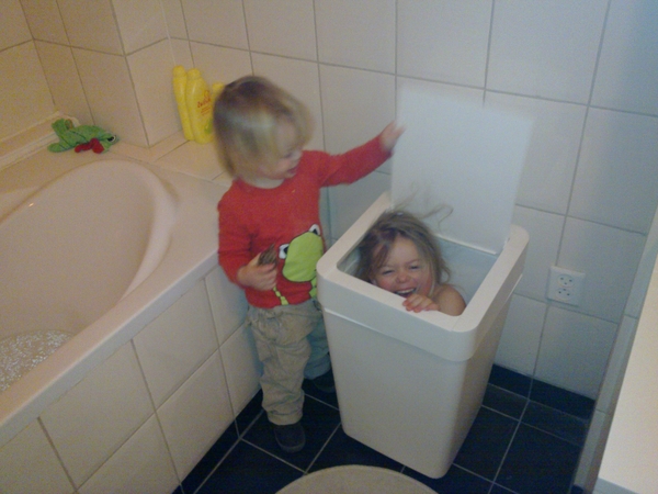 Amelie moet in de was...