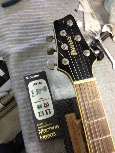 美品 アイバニーズ セミアコ w/アイバニーズ オリジナルペグ換装済み 美品 アイバニーズ セミアコ w/アイバニーズ オリジナルペグ換装済み