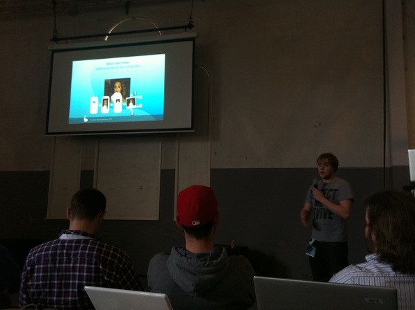 our @donnywals presenting our API #tnw2012