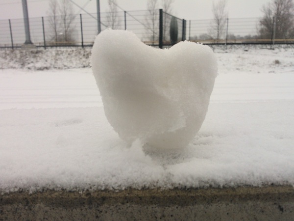 Hartje van sneeuw. #iseehearts
