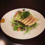 本日、明日の気まぐれランチは
『ゆで豚 ジンジャーソースかけ』小鉢・お新香・味噌汁・ご飯付き780円です。
皆様お待ちしておりますm(_ _)m
